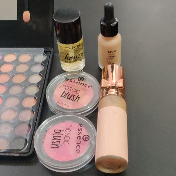 Makeup - Picture 4 of 7